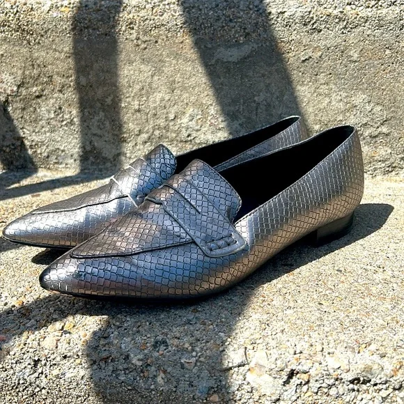 🪩Marc Fisher Silver Snake Scale Embossed Loafers - Picture 2 of 7